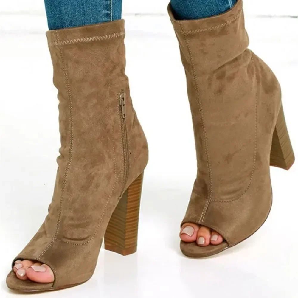 SHOE REPUBLIC PEEP TOE HEELED ZIP CLOSURE ANKLE BOOTIES